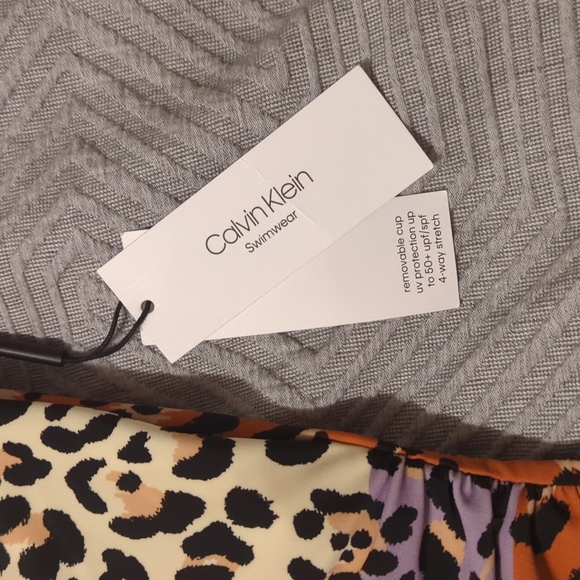 Calvin Klein V-neck Leopard Print One-piece Swimsuit Size 16 - Picture 2 of 4